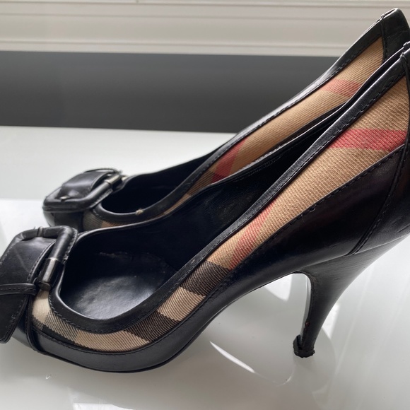 Burberry Buckle Heels - Picture 1 of 3